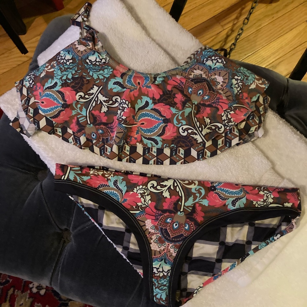 Maaji size small top med bottom bikini